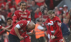 Mùa giải Premier League 2024/25 đang diễn ra vô cùng bất ngờ và kịch tính. Có nhiều câu hỏi về tương lai của từng đội bóng, đặc biệt là Liverpool và Manchester United